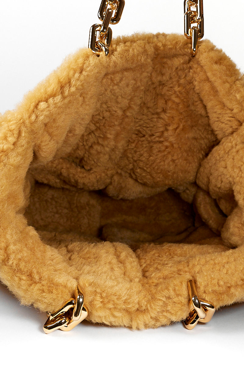 BOTTEGA VENETA REVERSIBLE BEIGE SHEARLING THE CHAIN TOTE BAG