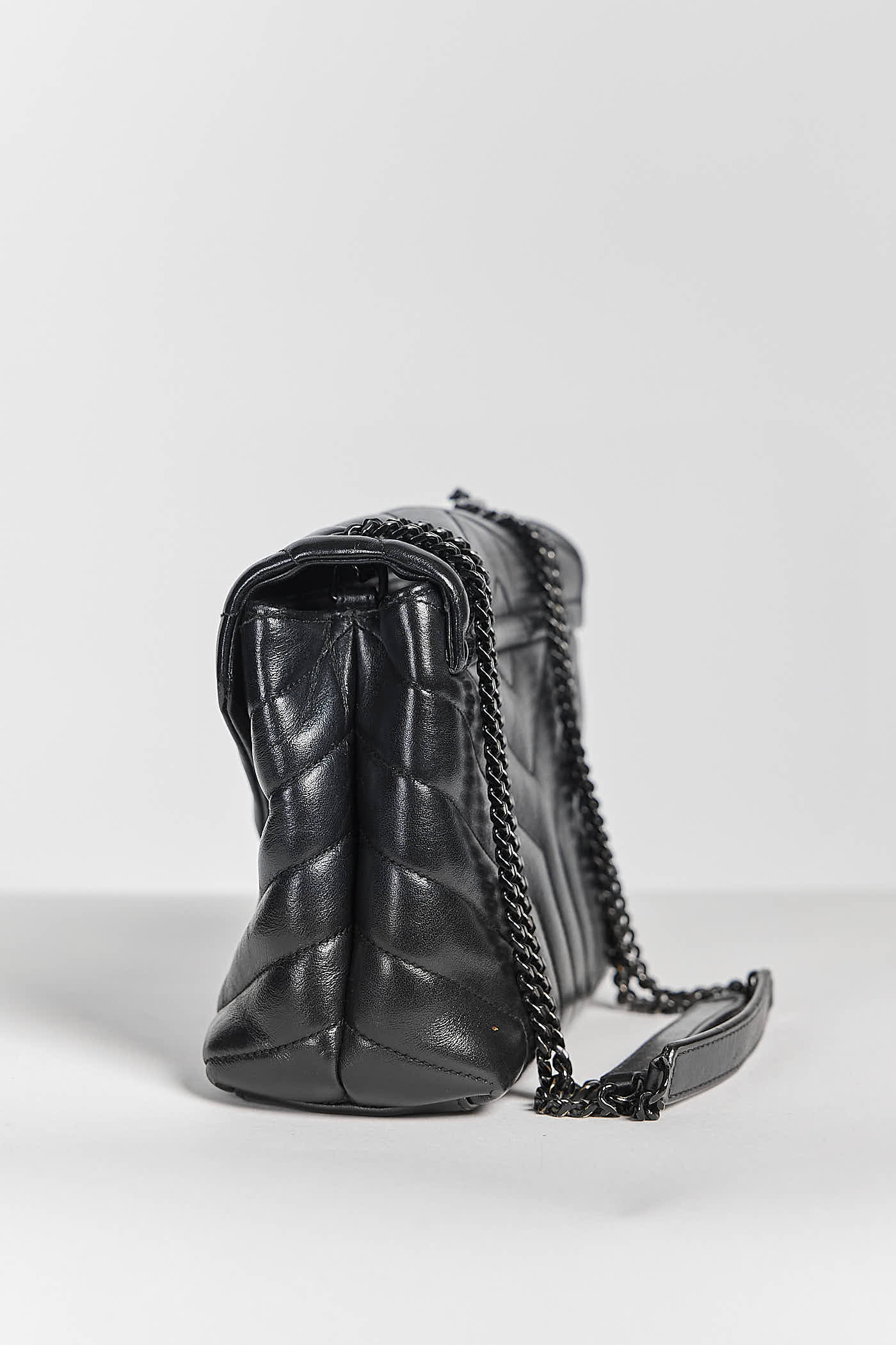 SAINT LAURENT Loulou Black Leather Shoulder Bag