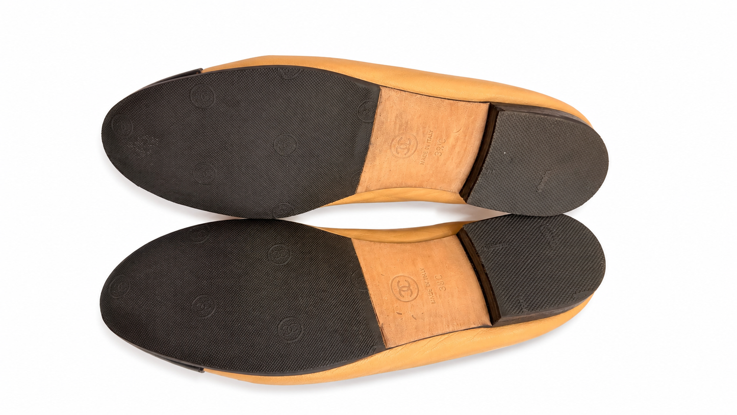CHANEL BEIGE BALLET FLATS WITH BLACK CAP TOW - SIZE 38.5