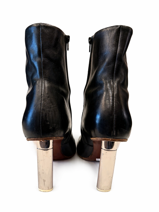 VETEMENTS LIGHTER HEEL BLACK LEATHER BOOTS