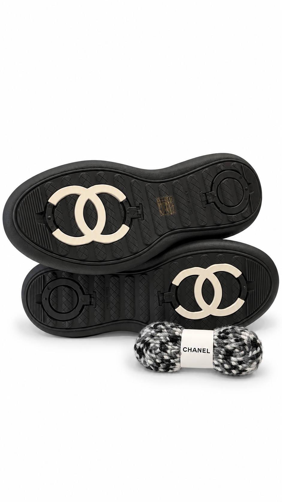 CHANEL INTERLOCKING CC LOGO TWEED SNOW BOOTS - SIZE 38.5