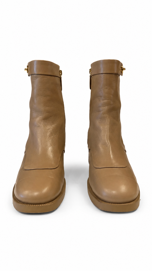 CHANEL 2022 INTERLOCKING CC LOGO BOOTS 39.5