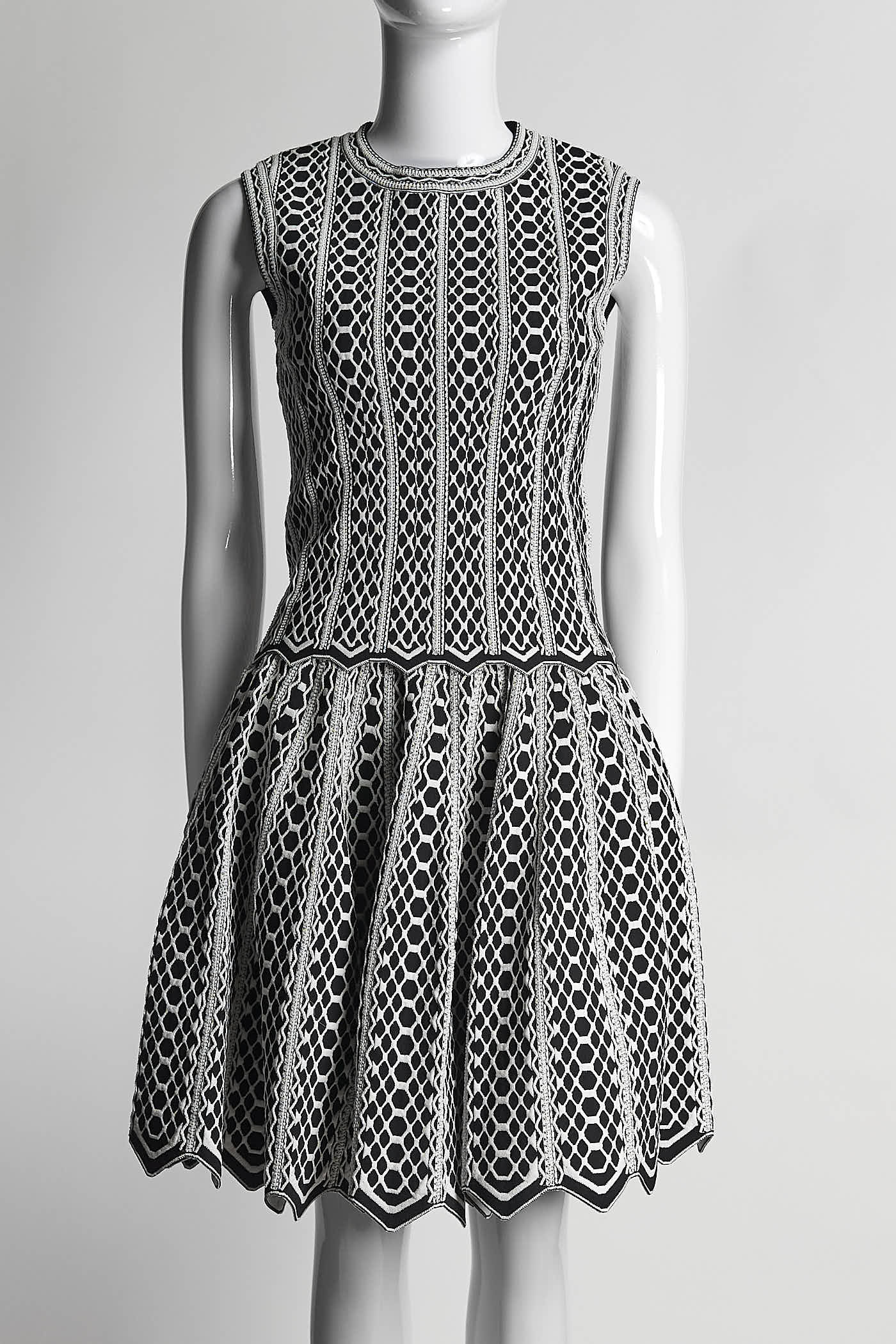 ALAIA White/Black PYTHON-JACQUARD KNIT Set Top/Skirt 38