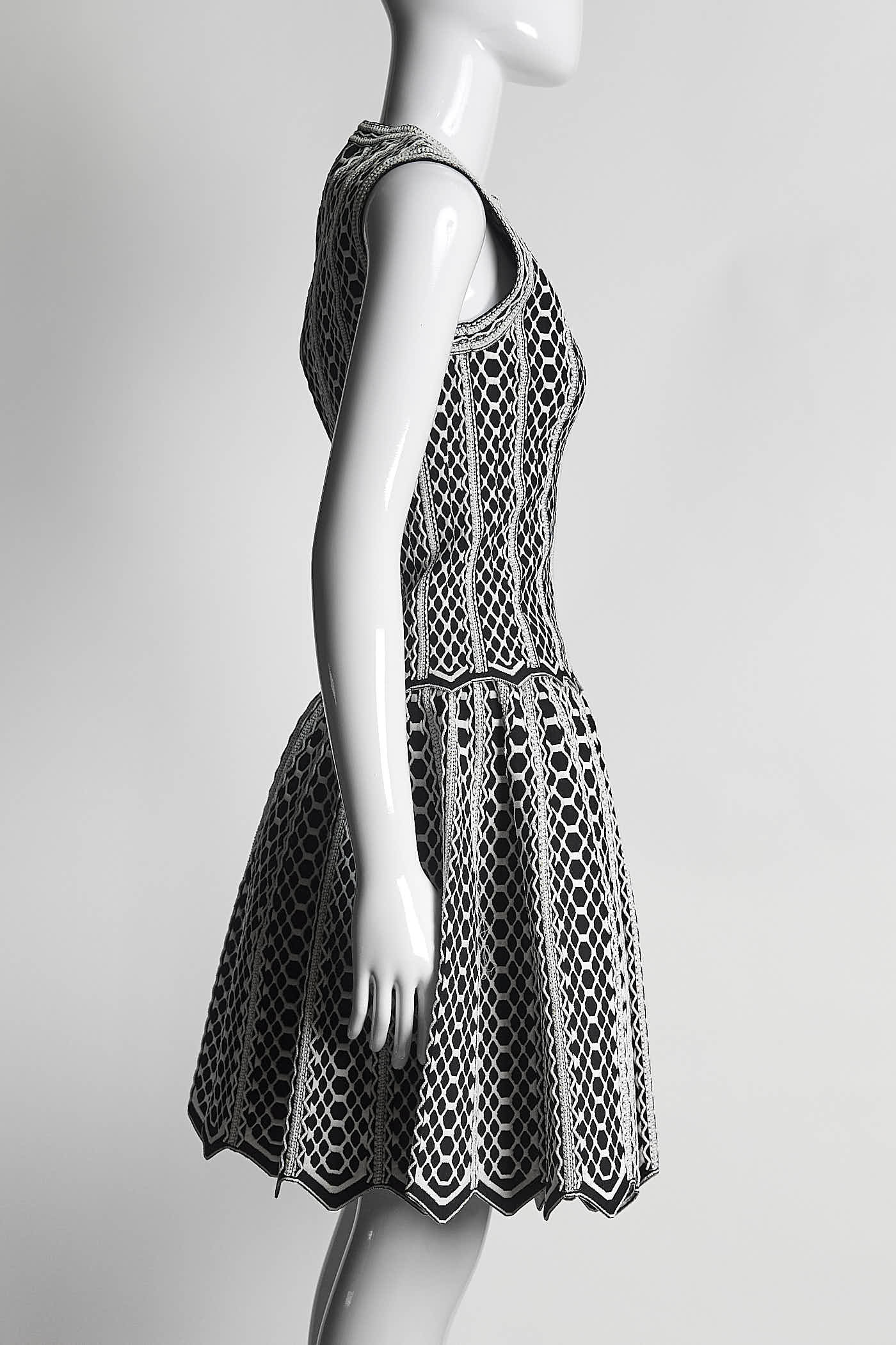 ALAIA White/Black PYTHON-JACQUARD KNIT Set Top/Skirt 38