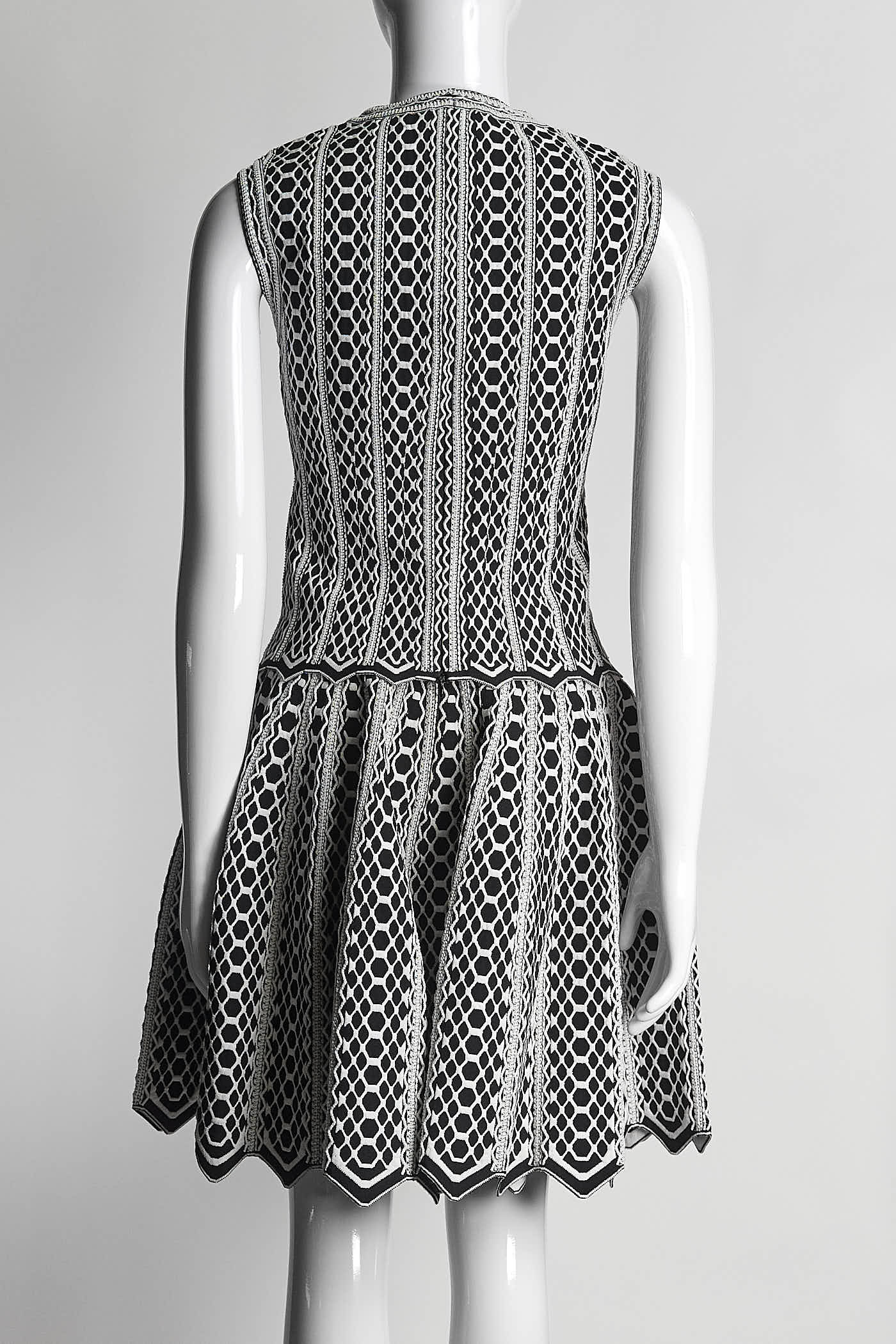 ALAIA White/Black PYTHON-JACQUARD KNIT Set Top/Skirt 38