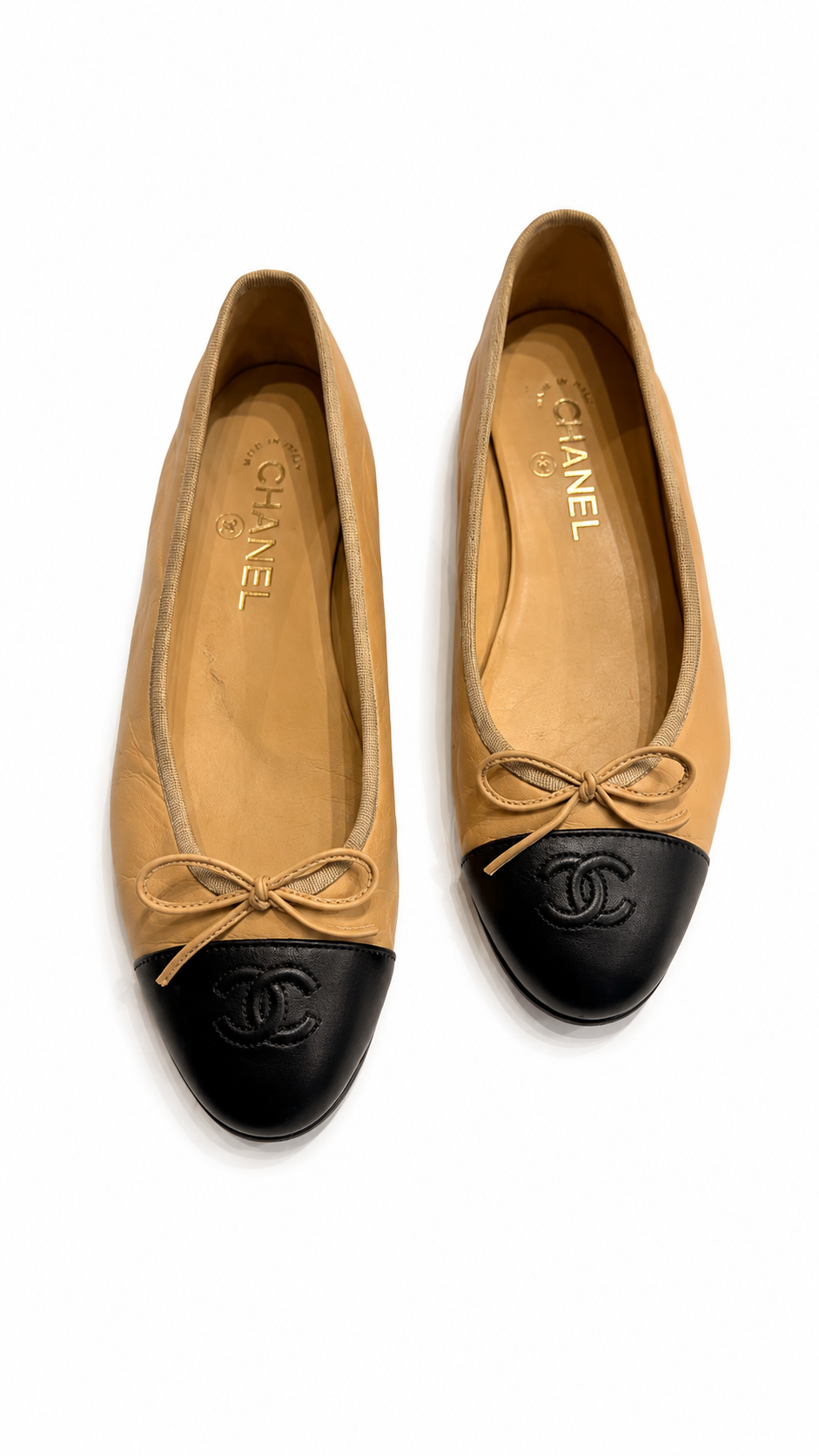 CHANEL BEIGE BALLET FLATS WITH BLACK CAP TOW - SIZE 38.5