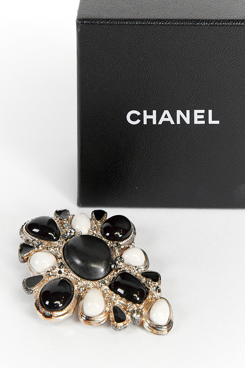 CHANEL VINTAGE BROOCH IN DEEP PURPLE, GREYS, AND IVORY COLOUR