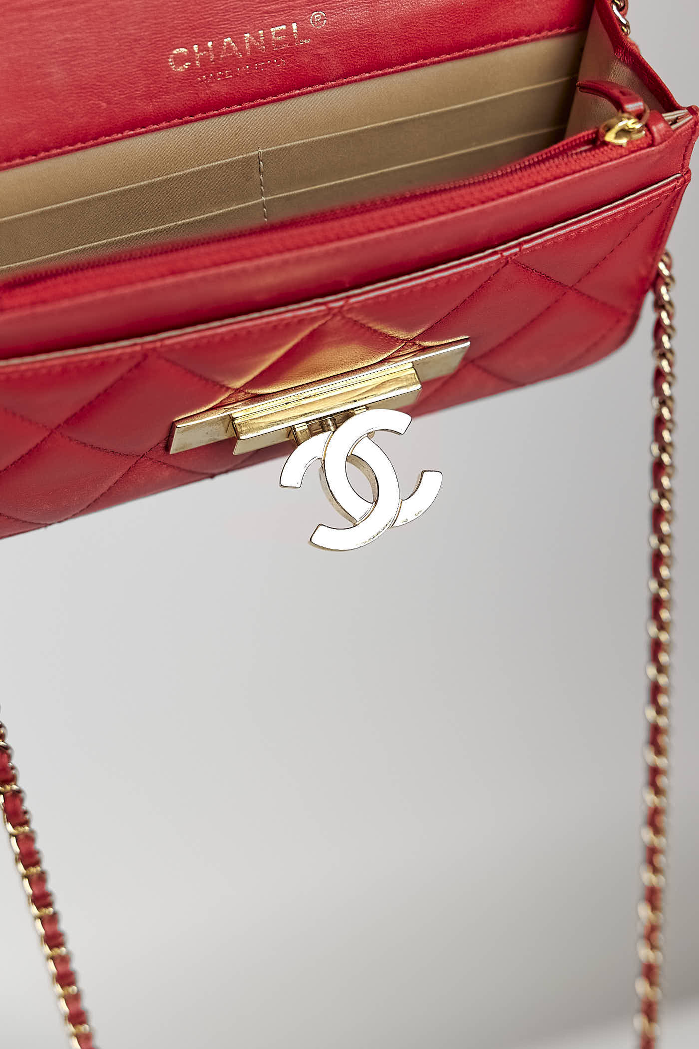 Chanel Golden Class Red Wallet On Chain
