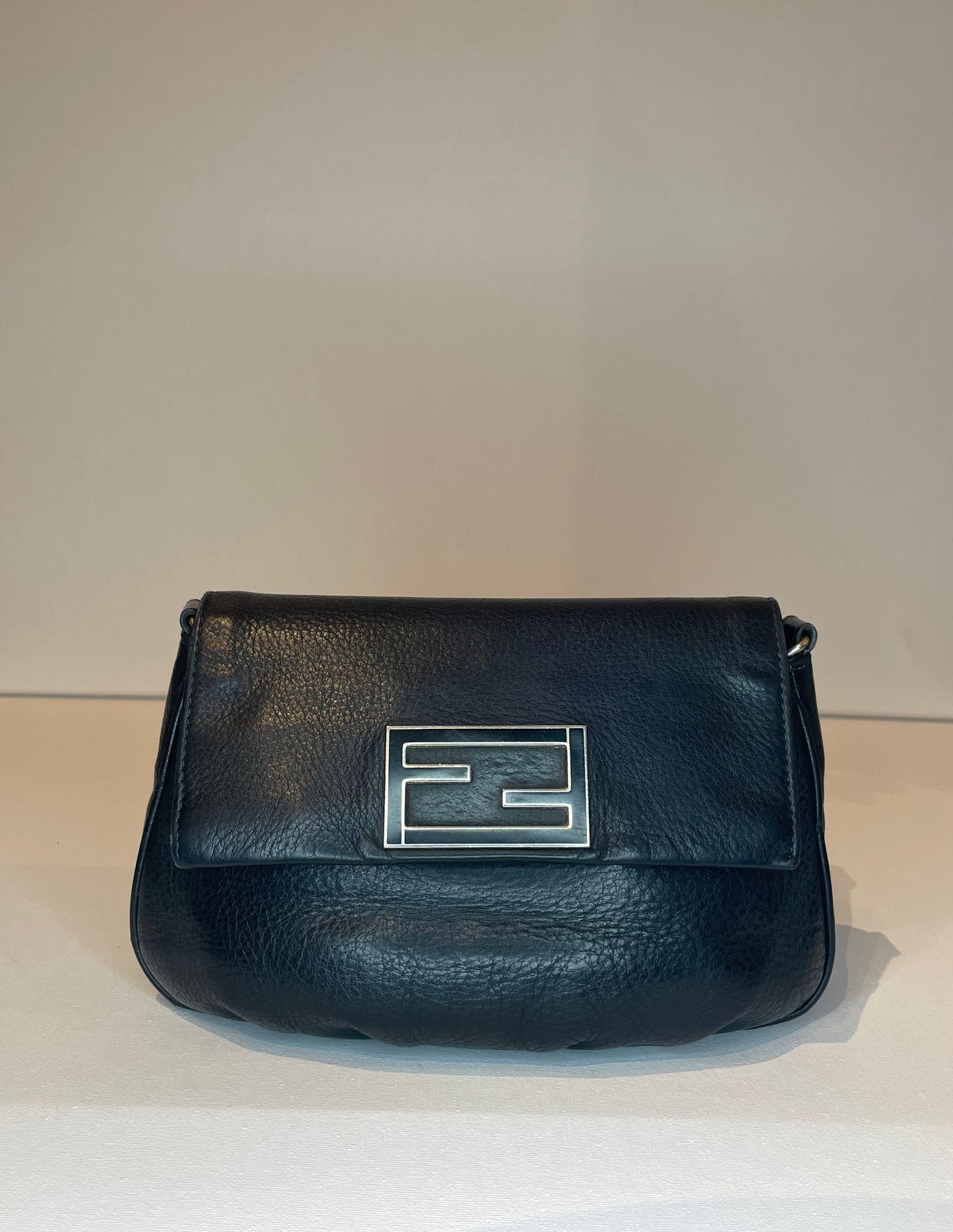 FENDI BLACK LEATHER BAGUETTE WITH CROSSBODY CHAIN