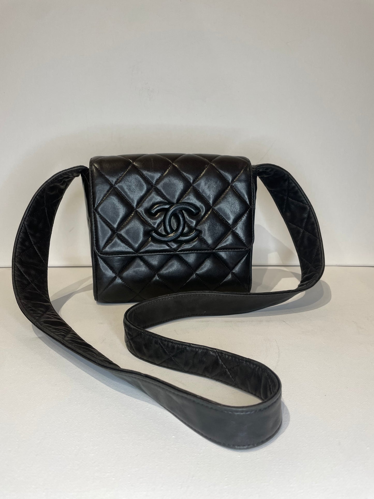 CHANEL 1994 BLACK LAMBSKIN LEATHER SMALL CC CROSSBODY SHOULDER FLAP BAG