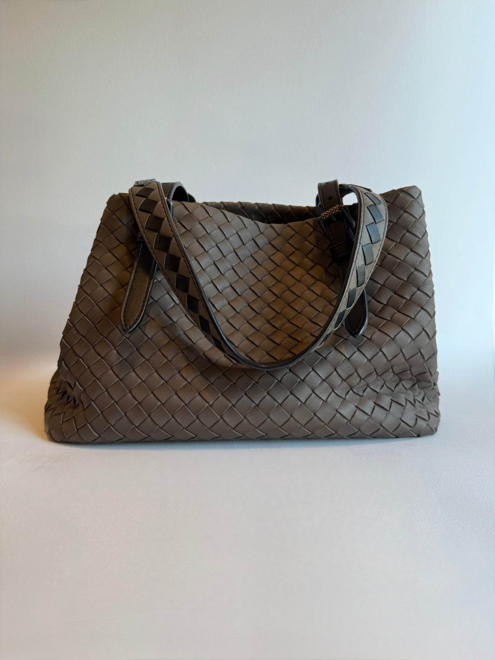 GREY INTRECCIATO SHOPPER WITH BLACK HANDLES