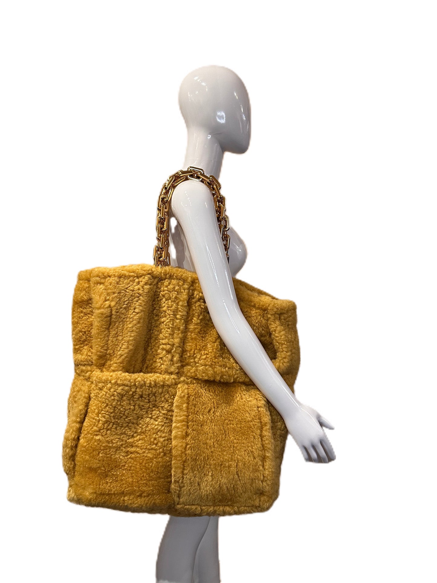 BOTTEGA VENETA REVERSIBLE BEIGE SHEARLING THE CHAIN TOTE BAG