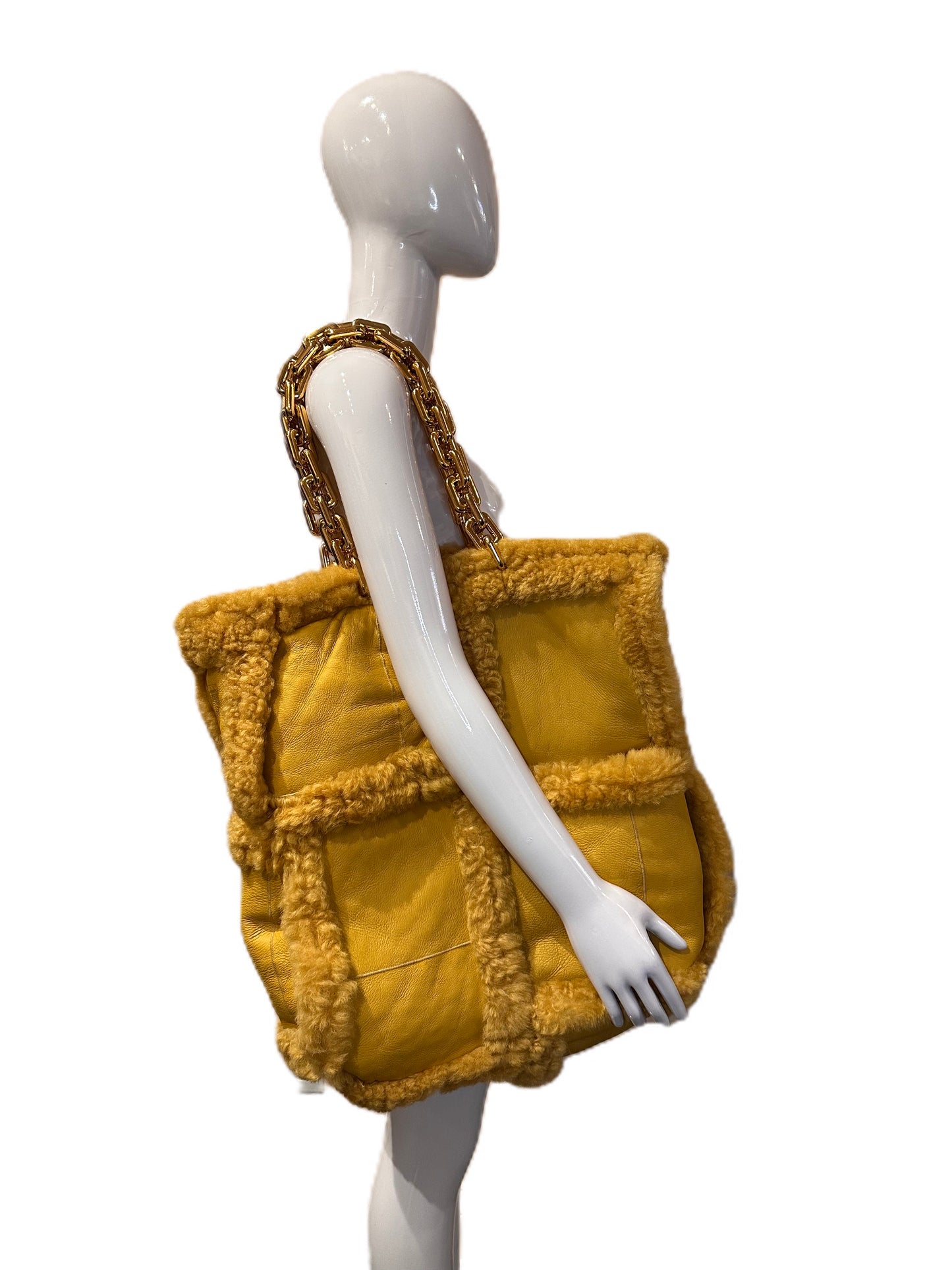 BOTTEGA VENETA REVERSIBLE BEIGE SHEARLING THE CHAIN TOTE BAG