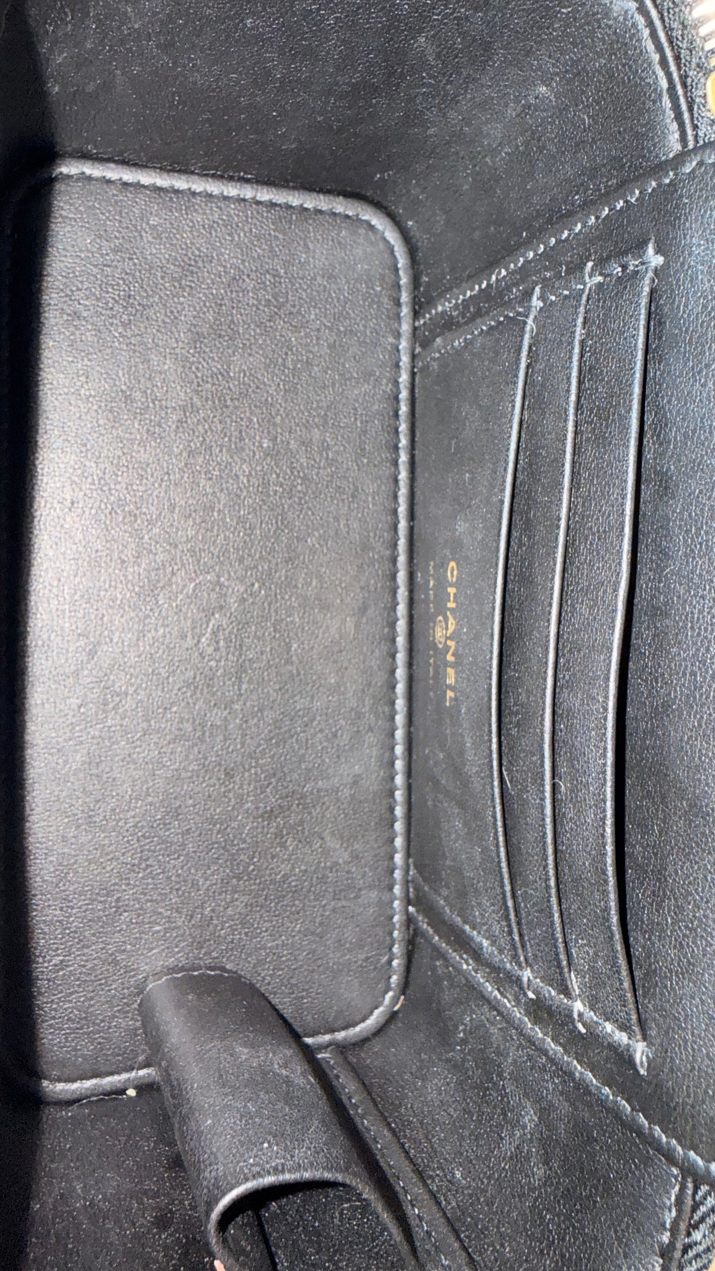 CHANEL VANITY CASE IN BLACK CAVIAR LEATHEER