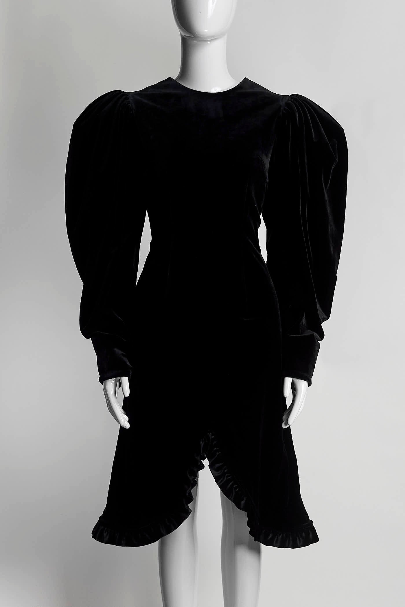 SHUSHU/TONG Black Velvet Puffer Sleeve Dress