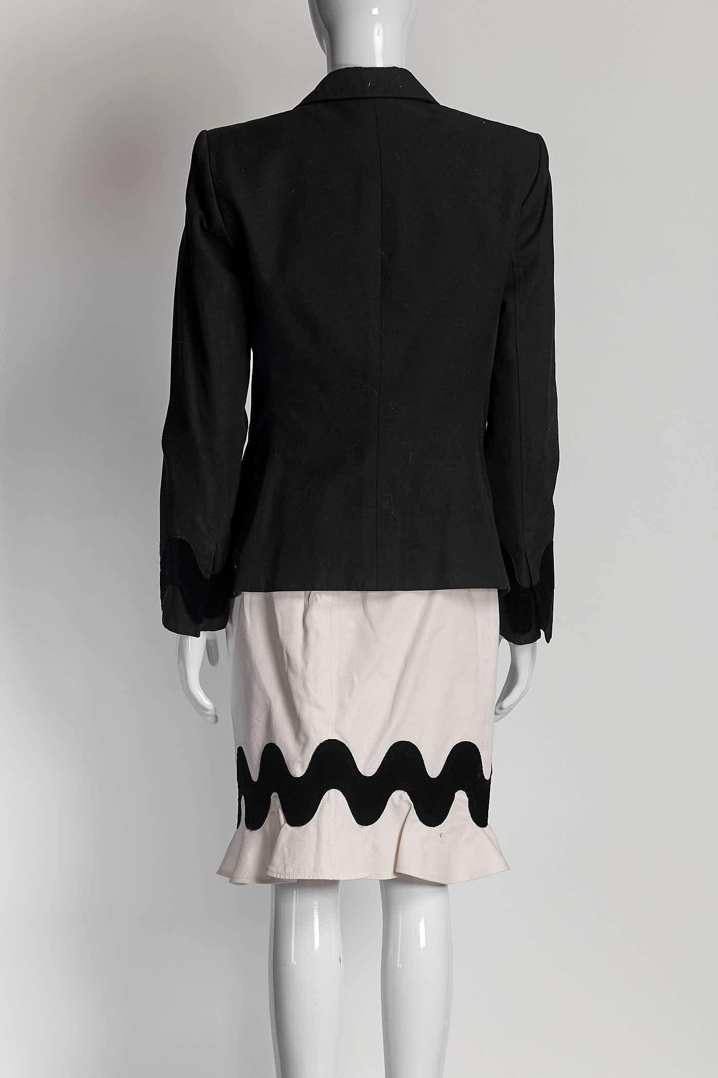 Yve Saint Laurent Black Blazer/Cream Skirt 38