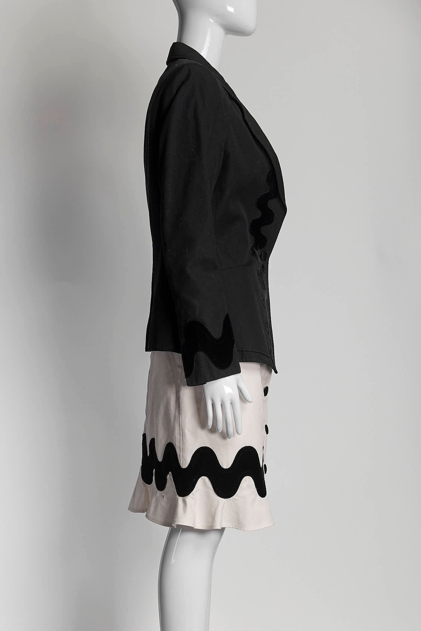 Yve Saint Laurent Black Blazer/Cream Skirt 38