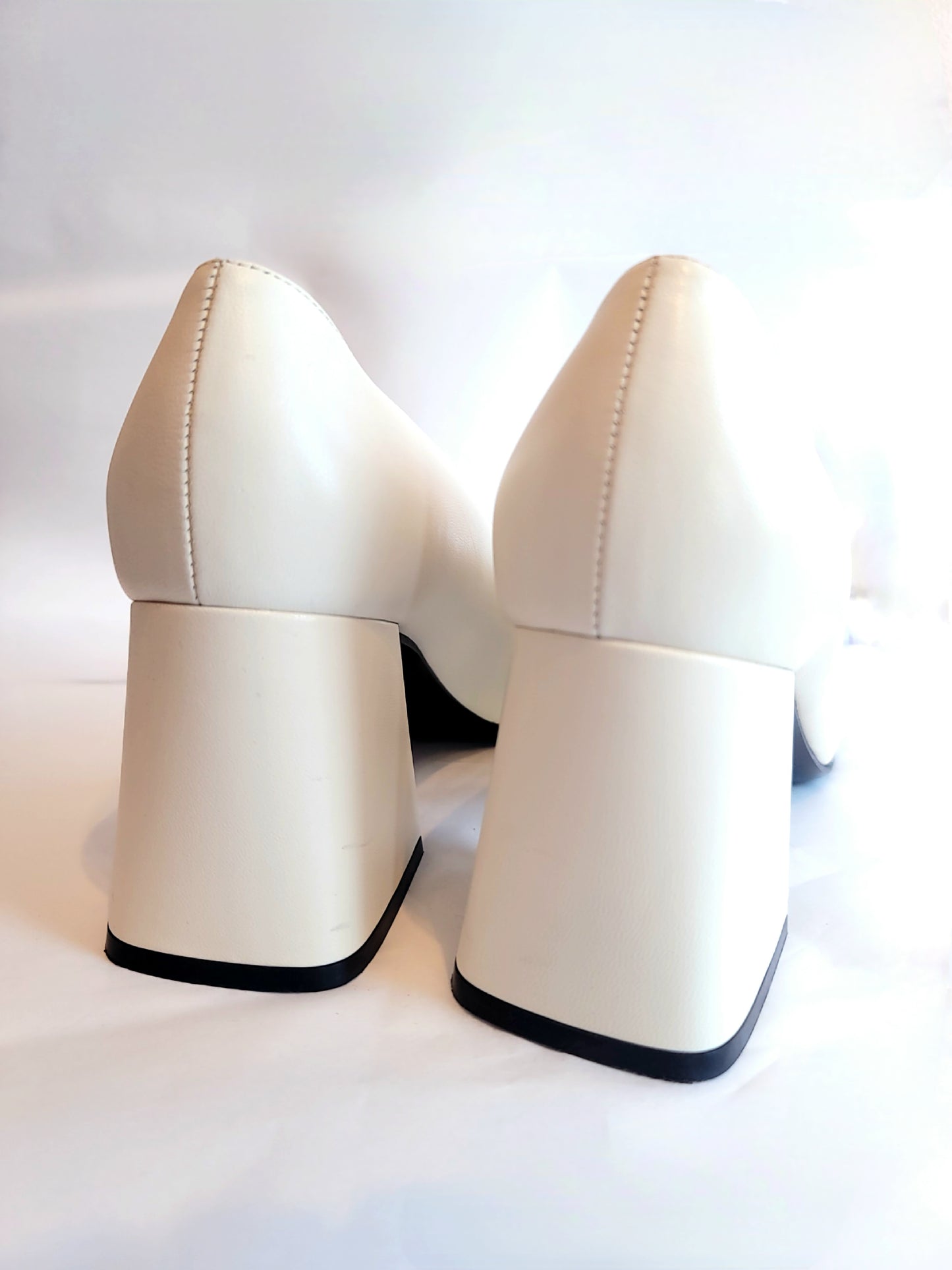 Gucci White Leather Horsebit Block Heels 38.5
