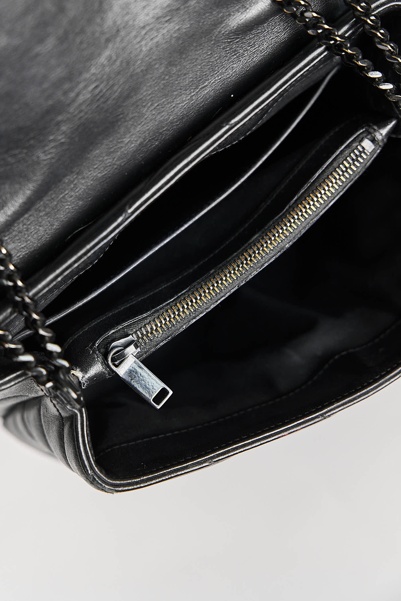 SAINT LAURENT Loulou Black Leather Shoulder Bag